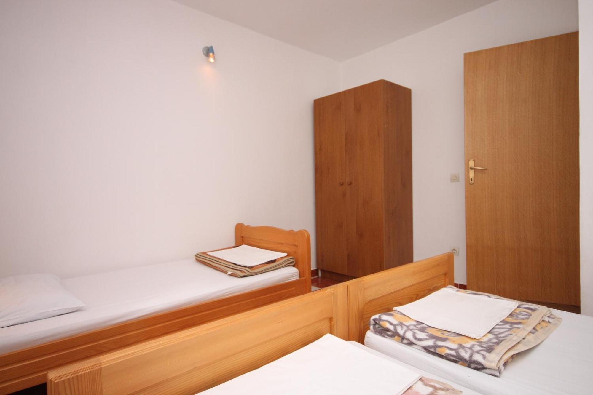 Apartments With A Parking Space Starigrad, Paklenica - 6618 Rom bilde